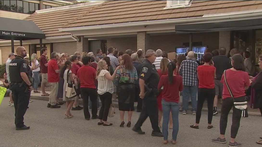 School board discusses future of Sarasota County's superintendent